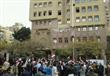 العشرات يتظاهرون أمام السفارة القطرية للمطالبة بطر