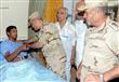 وزير الدفاع يتفقد مصابي حادث شمال سيناء بمستشفى ال