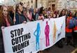 جدل في بريطانيا حول الاستعانة بمصنع  يقهر النساء