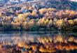  انعكاسات مشهد الخريف على بحيرة ''Llyn Padarn''' بشمال ويلز                                                                                           