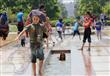 بالصور- على غرار ''أمير الظلام''.. أطفال يحتفلون في نافورة مياه حديقة الأزهر