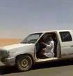 سعودى يقود سيارة بدون باب