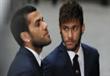لاعب برشلونة نيمار يتضامن مع زميله داني ألفيس ضد العنصرية
