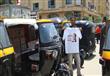 يقفون أمام اللجان الانتخابية بمدينة السادس من أكتو