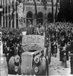هتلر في سيارته المرسيدس 770 Mercedes-Benz و معه بينيتو موسيليني رئيس الدولة الإيطالية                                                                 