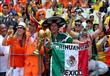 توافد جماهير هولندا والمكسيك لحضور مباراة بلادهم ب