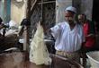 رجل خمسيني يصنع الكنافة بطريقة بدائية ليشعر بحلاوة