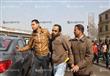 مواطن يتسلل لرفع شعار ''رابعة'' في ميدان التحرير                                                                                                      