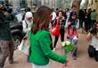 مصريون يضعون أكليل الورد أمام السفارة الفرنسية                                                                                                                                                          