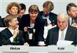 انجيلا ميركل تقدم قهوة للمستشار الألماني هيلموت كول                                                                                                                                                     