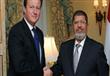 كاميرون (يمين) مع رئيس مصر السابق محمد مرسي الذي ي
