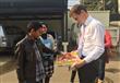 السفير البريطاني يوزع الحلوى على العاملين بالسفارة 2                                                                                                                                                    