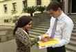 السفير البريطاني يوزع الحلوى على العاملين بالسفارة                                                                                                                                                      
