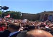 السيسي يتوقف لمصافحة مواطن مصري يرفع علم مصر (2)                                                                                                                                                        