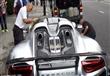 مليونير سعودي يغسل سيارته في لندن فيتسبب بأزمة سير خانقة (8)                                                                                                                                            