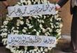 أبو مازن يضع باقة زهور على قبر نور الشريف 