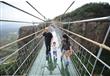 الصين تفتتح أطول جسر زجاجي في العالم (1)