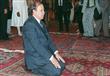 الرئيس الجزائري عبدالعزيز بوتفليقة يصلى بجامع الزيتونة خلال عام 2000                                                                                                                                    
