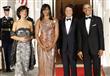 شهد حفل العشاء الرسمي الأخير لتوديع أوباما وزوجته بالبيت الأبيض، حضورًا مشرقًا للسيدة ميشيل أوباما زوجة رئيس أمريكا السابق، حيث حرصت ميشيل على أن يكون "ختامها مسك" بارتدائها فستان لامع باللون الوردي، 