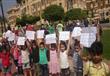 شارك عدد من الاطفال في الوقفة الاحتجاجية التي نظمها أولياء أمورهم (5)                                                                                                                                   