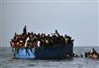 مهاجرون ينتظرون اغاثة في عرض البحر قبالة السواحل ا