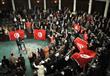 رفض عدد من نواب البرلمان التونسي الوقوف أثناء أداء