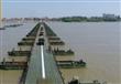 بناء جسر عائم على نهر اليانغتسي بالصين