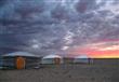 شروق الشمس في صحراء جوبي في منغوليا                                                                                                                                                                     