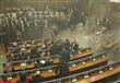 نواب المعارضة يطلقون قنابل الغاز داخل برلمان كوسوفو (3)                                                                                                                                                 
