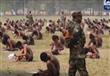 الجيش الهندي يختبر المتقدمين للالتحاق به بالملابس 