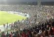 الجماهير تقتحم ملعب مباراة مصر ونيجيريا بعد صافرة 