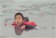 انقاذ طفل من بٌحيرة متجمدة                                                                                                                                                                              