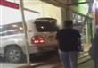 سائق يقتحم مبنى خدمي بسيارته في الرياض