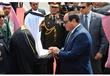 حرص الملك سلمان على رفع يده متشابكة مع يد الرئيس السيسي، قبل مغادرته للقاهرة (1)                                                                                                                        