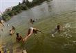 أطفال يهربون من الحر بالسباحة (6)                                                                                                                                                                       