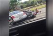 سائق سيارة يدهس متعمداً شخصين على دراجة نارية