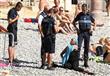  الشرطة الفرنسية تجبر امرأة على خلع البوركيني ودفع الغرامة (6)                                                                                                                                          
