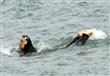 امرأة ترتدي البوركيني في البحر في مرسيليا