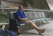 مواطن ينتظر حبيبته في المطار 10 ايام