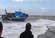 صيادون ينتشلون قارب الصيد المشحوط فى كفر الشيخ (2)                                                                                                                                                      
