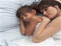 طبيب نفسي يوضح طرق وأهمية نوم الطفل بمفرده في غرفته                                                                                                                                                     