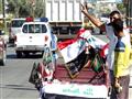 عراقيون يرفعون الاعلام العراقية في شوارع كركوك في 