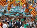 بوتشيمون في مقدمة تظاهرة حاشدة في برشلونة بعد اعلا