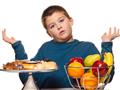 خبيرة-تغذية-تضع-نظام-غذائي-للطفل-زائد-الوزن-للحصول