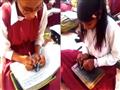 مدرسة هندية تعلم طلابها الكتابة بكلتا اليدين في ذا