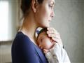 دراسة: اكتئاب ما بعد الولادة يقل في فصلي الشتاء وا