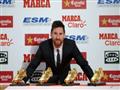 الارجنتيني ليونيل ميسي نجم برشلونة يحصل للمرة الرابعة على الحذاء الذهبي الذي يمنح لافضل لاعب في الدوري الاسباني الجمعة 24 تشرين الثاني/نوفمبر 2017