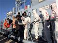 مهاجرون افارقة لدى وصولهم الى قاعدة طرابلس البحرية