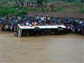 سقوط حافلة في نهر بالهند