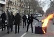 أشعل المتظاهرون النار في صناديق قمامة في باريس                                                                                                                                                          